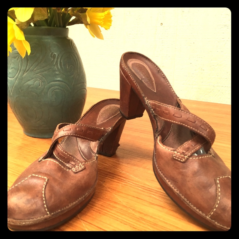 Clark’s Leather Heels 8M